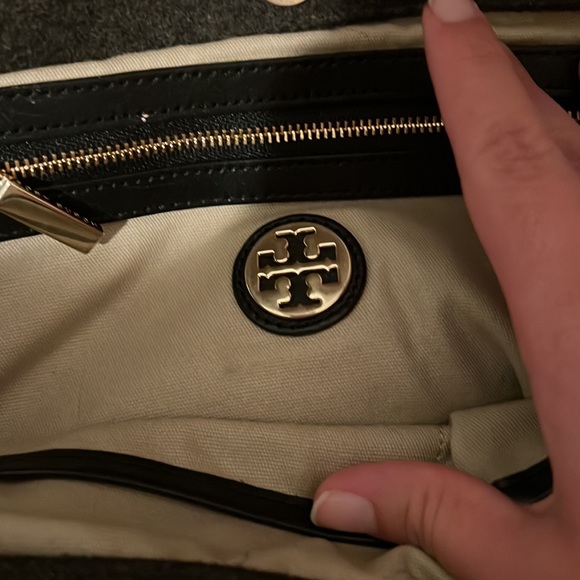 AUTHENTIC TORY BURCH WOOL TOTE LIKE NEW - Picture 4 of 4